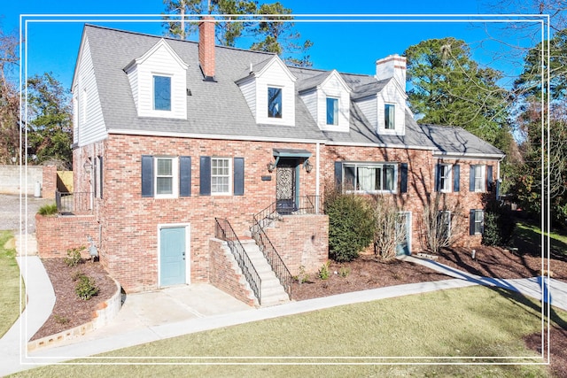 view of front of property featuring a front yard