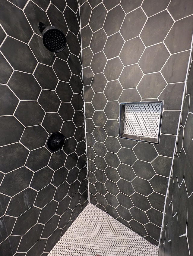 4331 Big Dipper Cir, Hephzibah, GA 30815 - full bath featuring a tile shower