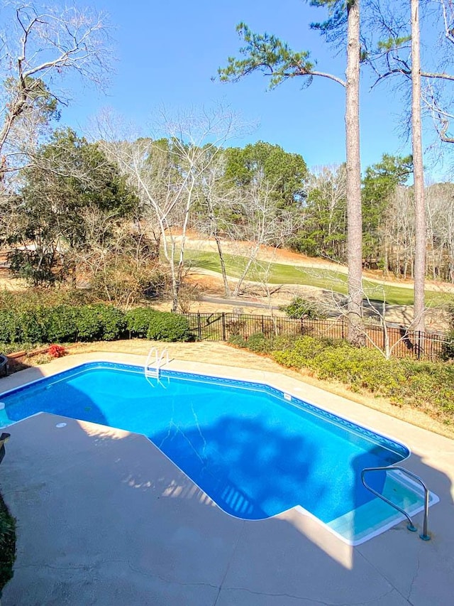 view of swimming pool