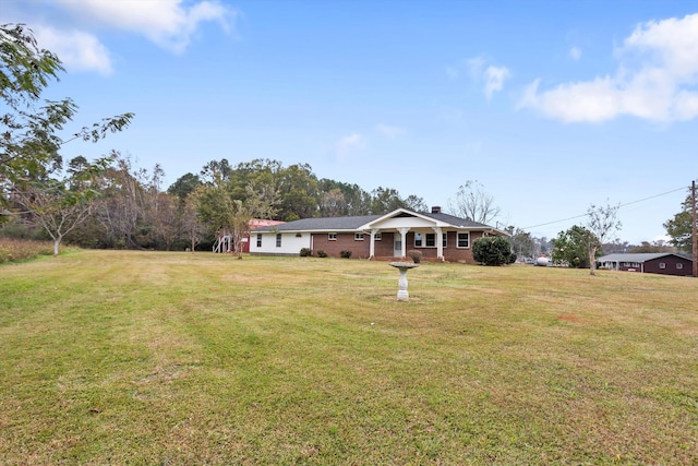 view of front of property with a front yard