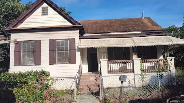 view of front facade with covered porch