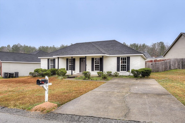 ranch-style home featuring a front yard