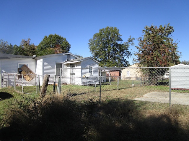 exterior space with a yard