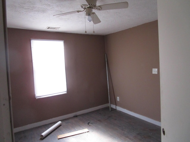 unfurnished room featuring a textured ceiling and ceiling fan