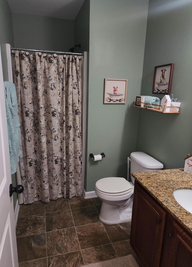 full bath with vanity, toilet, and a shower with curtain