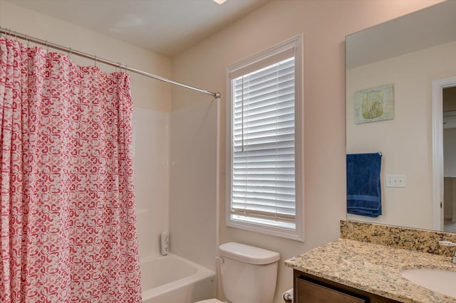 full bathroom featuring shower / tub combo with curtain, vanity, and toilet