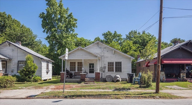 bungalow-style house featuring a front lawn and a porch