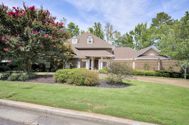 view of front of home with a front lawn