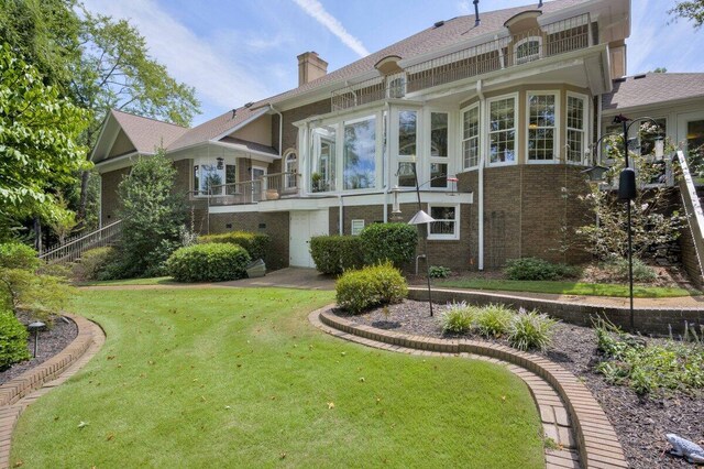 back of house featuring a lawn