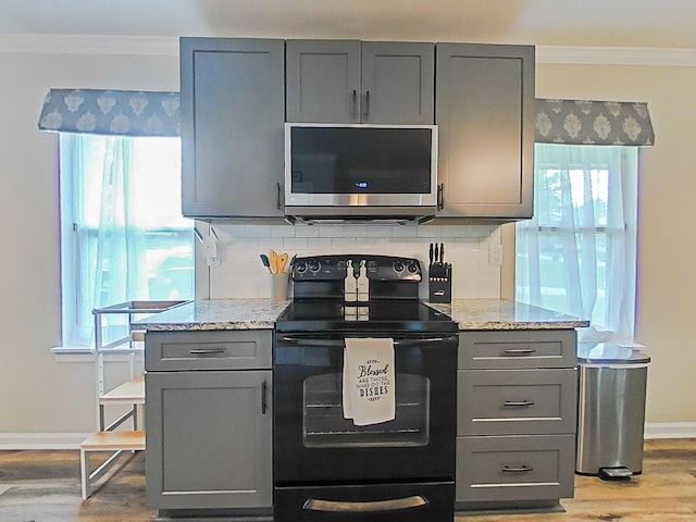 620 W Clinton Way, Martinez, GA 30907 - kitchen featuring stainless steel microwave, black range with electric stovetop, gray cabinets, crown molding, and wood finished floors