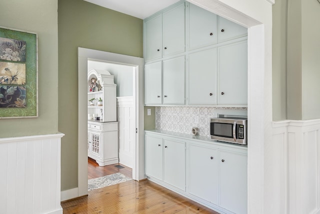 kitchen with backsplash and light hardwood / wood-style flooring