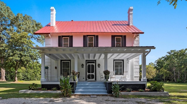 view of front of home featuring covered porch and a front yard