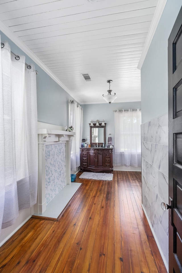 living room featuring sink, hardwood / wood-style floors, and ornamental molding