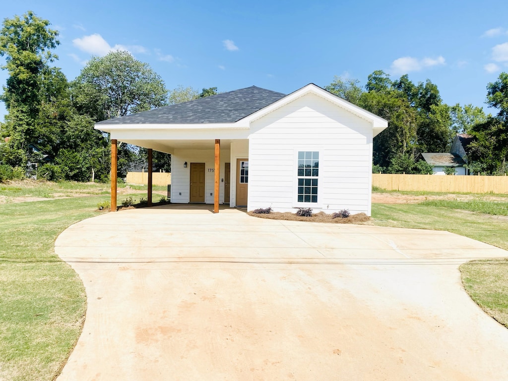 view of front of property featuring a carport and a front lawn