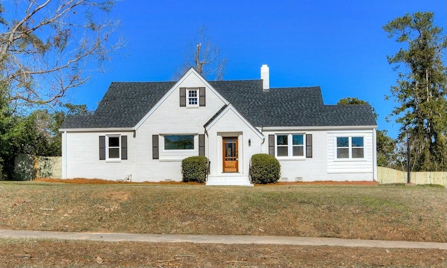 view of front facade featuring a front yard