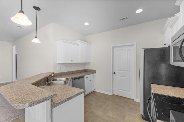 kitchen featuring stainless steel appliances, a peninsula, a sink, visible vents, and white cabinets