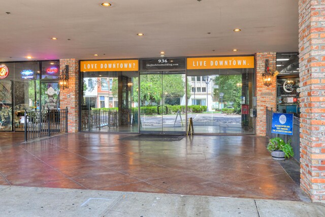 936 Broad St, Augusta, GA 30901 - common area with recessed lighting and brick wall