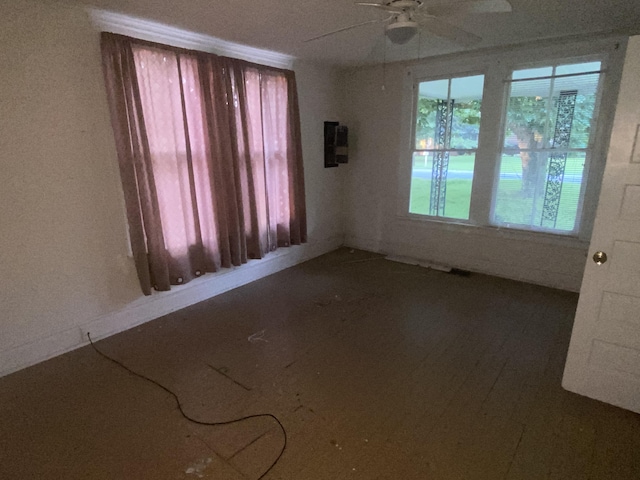 empty room featuring ceiling fan