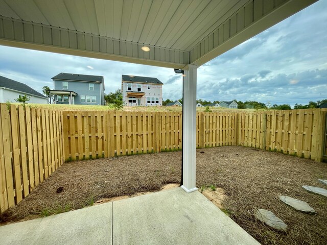 view of yard featuring a patio area