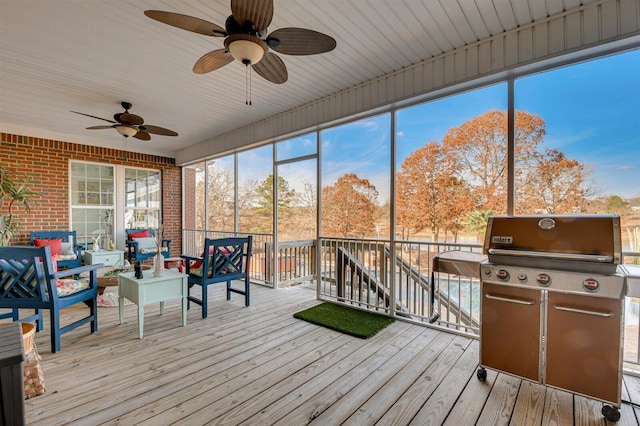 sunroom with ceiling fan