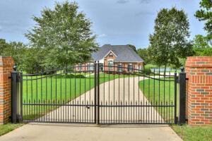 view of gate featuring a lawn