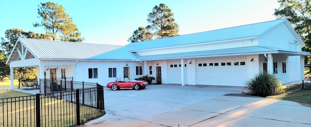 view of front of home featuring a front yard, a garage, and covered porch