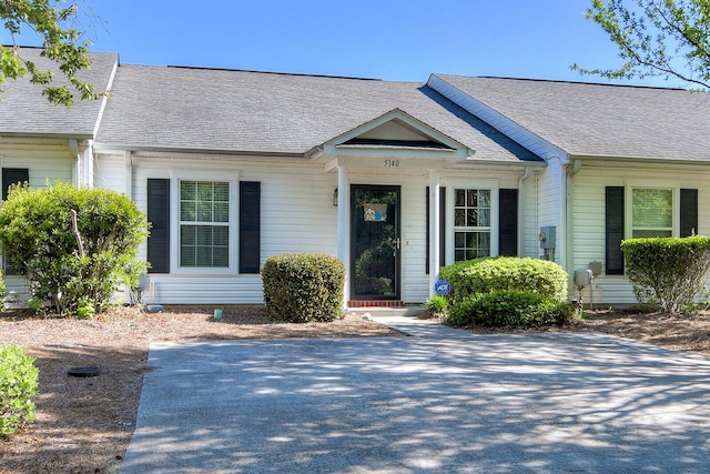 view of front of house featuring a shingled roof