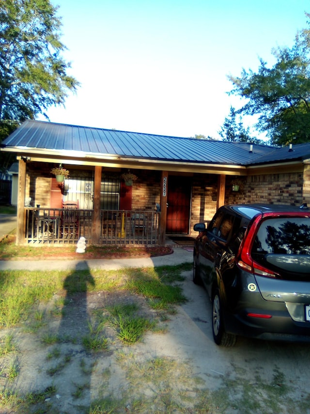 view of front facade with covered porch