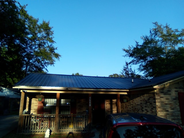 view of front of home with covered porch