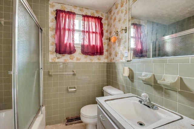 2514 Lumpkin Rd, Augusta, GA 30906 - full bath with toilet, wallpapered walls, shower / bath combination with glass door, and tile walls