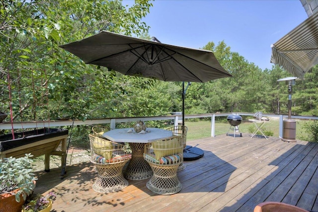 deck with outdoor dining area