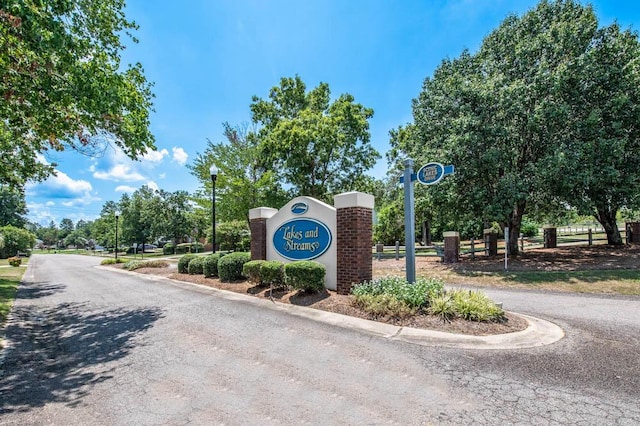 view of community / neighborhood sign