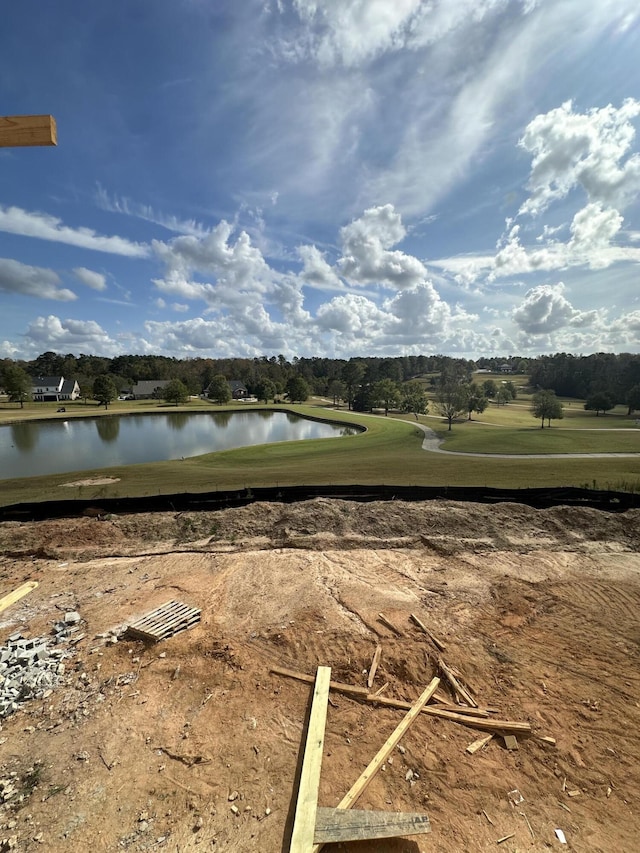 water view featuring view of golf course