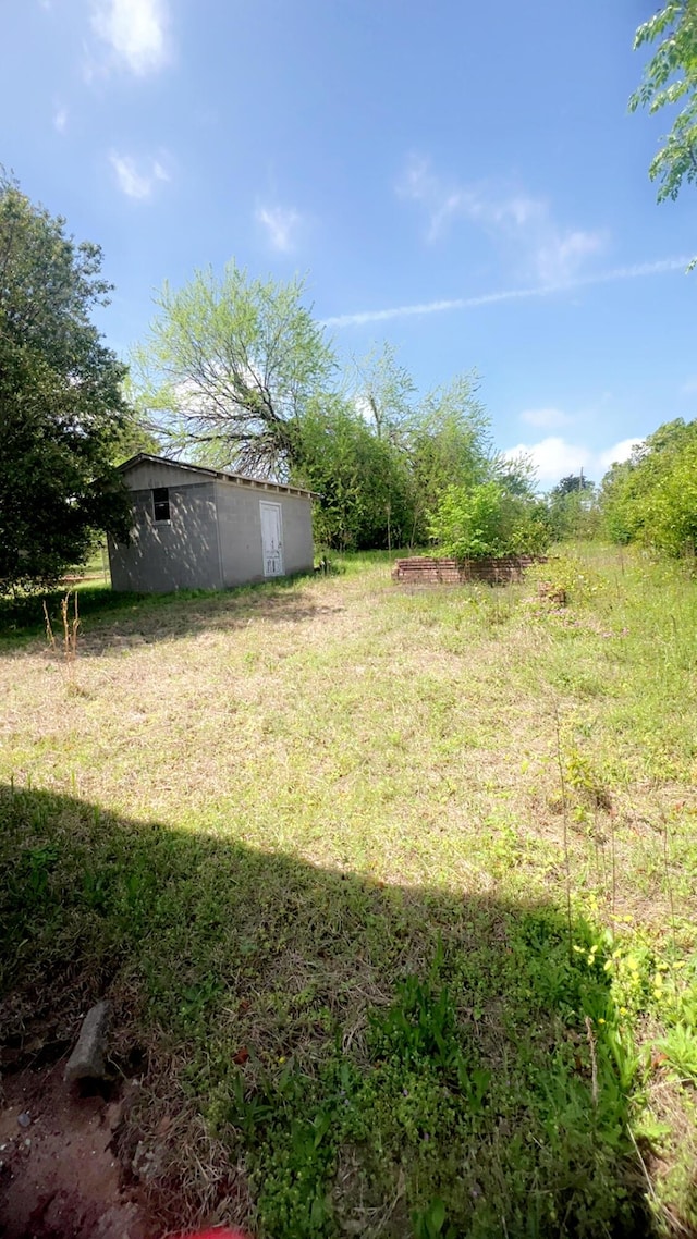 627 Montgomery St, Augusta, GA 30904 - view of yard with an outdoor structure
