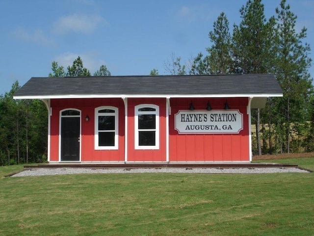 view of outbuilding with a yard