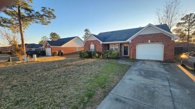 single story home with a front lawn