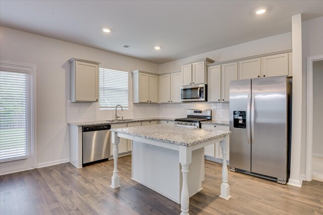 830 Otto Run, North Augusta, SC 29860 - kitchen featuring stainless steel appliances, a sink, backsplash, wood finished floors, and recessed lighting