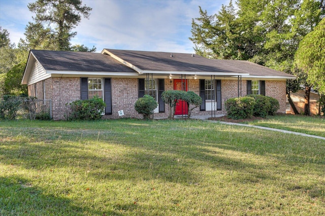 single story home featuring a front lawn