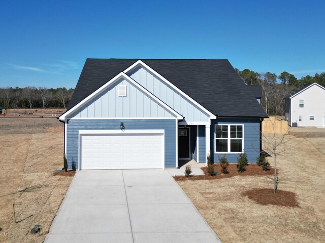 view of front facade featuring a garage