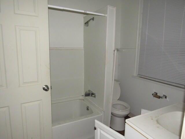 full bathroom with vanity, toilet, and washtub / shower combination