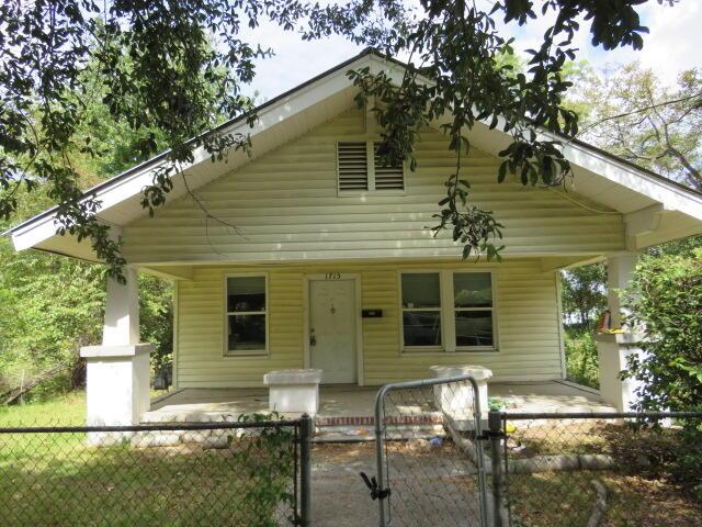 view of front of property with covered porch