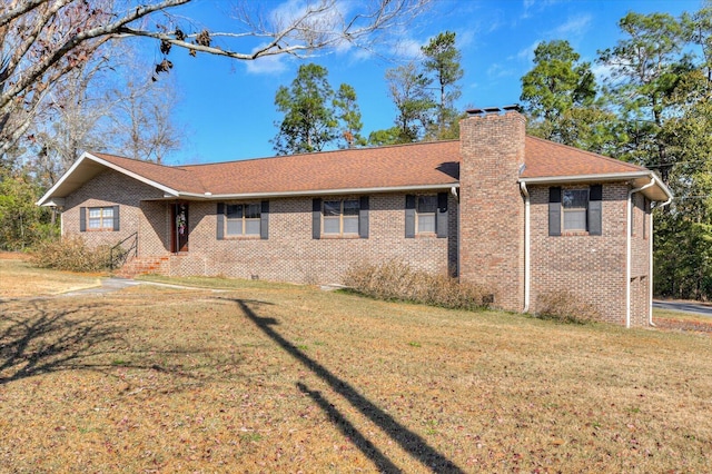 single story home with a front lawn