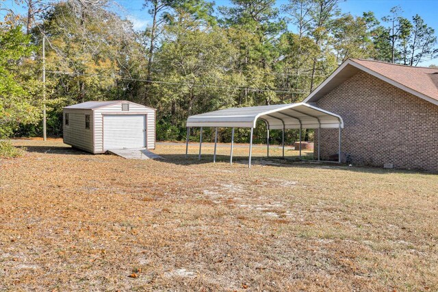 view of yard featuring a shed and a carport