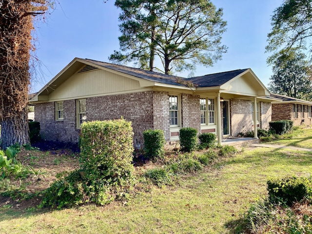 view of front of home with a front lawn