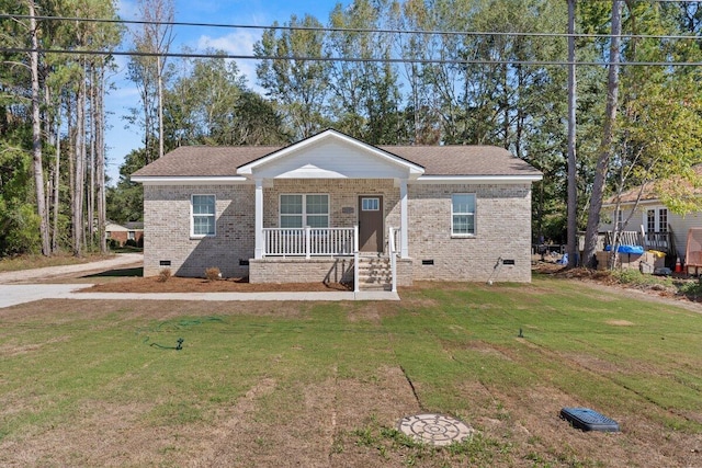 view of front of home featuring a front lawn and covered porch