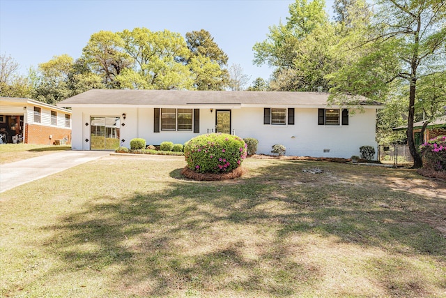 ranch-style home featuring a front lawn