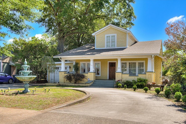 view of front of property featuring a porch