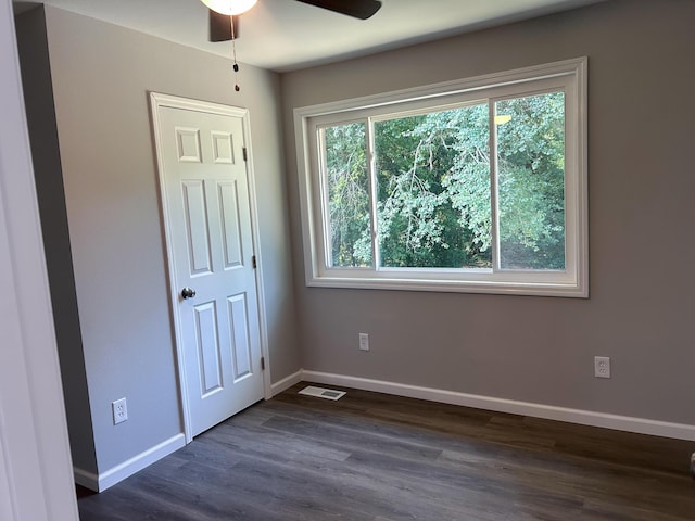 unfurnished room featuring dark hardwood / wood-style flooring and ceiling fan