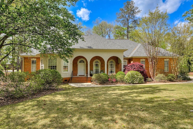 view of front facade with a porch and a front yard