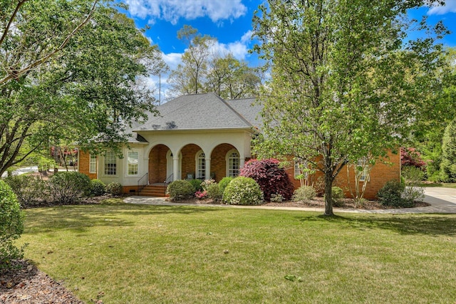 view of front facade with covered porch and a front lawn